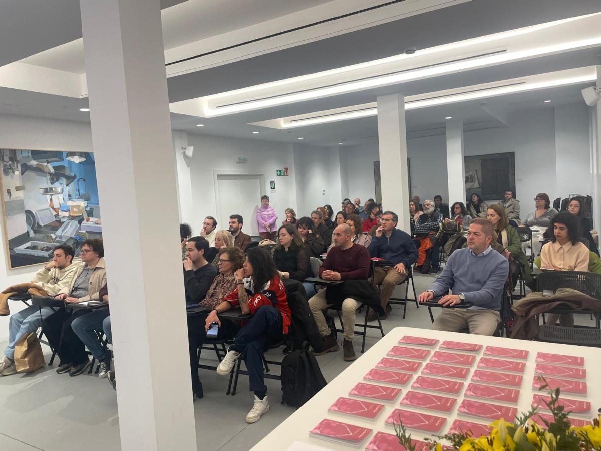 La antología “Cal y Añil: La Casa Clava´” reúne a público y artistas en un acto solidario multitudinario